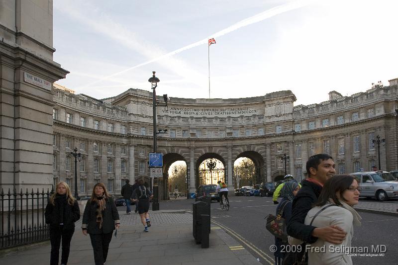 20090408_190044_D3 P1.jpg - Trafalgar